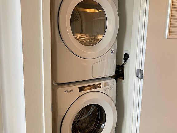 Washer/Dryer in Unit