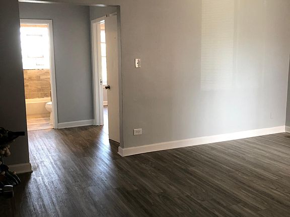 4th image of 5512 W 63rd Pl #1B