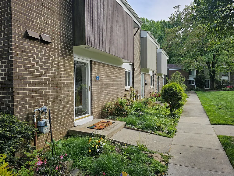 Wainwright Dr — Photo 2