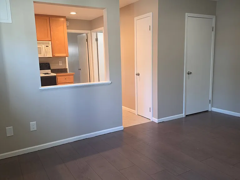 705 E 3rd St #3 — Photo 9