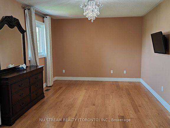 2nd image of 71 Alpine Cres