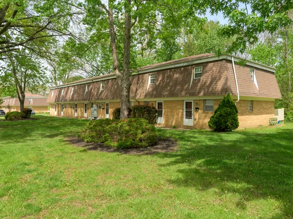 214 Valeside Ave NE APT A, Massillon, OH 44646