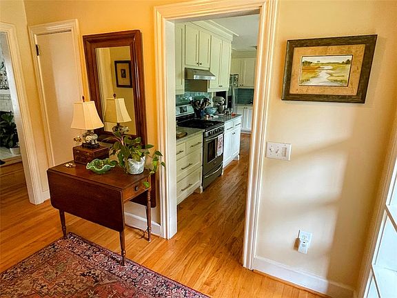 5th image of 103 Poole Ln