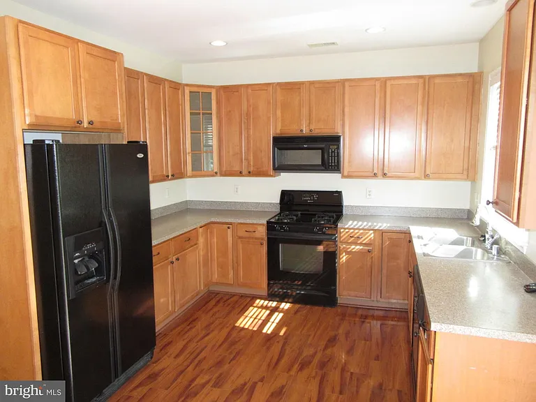 181 Gillespie Ave — Photo 7