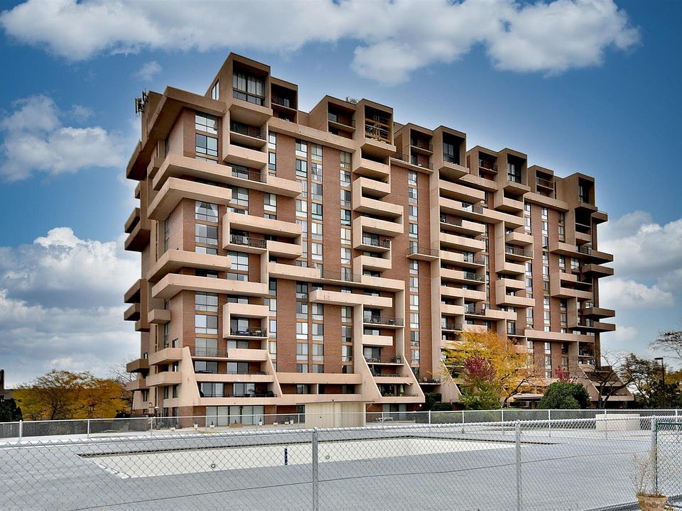 1st image of 465 W Dominion Dr Unit 703