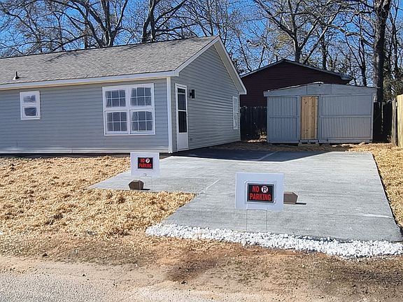 3rd image of 16 Kidd St