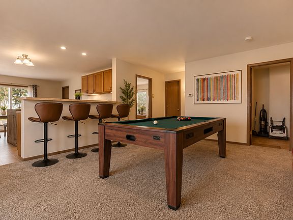 3rd image of 3093 Huntington Dr
