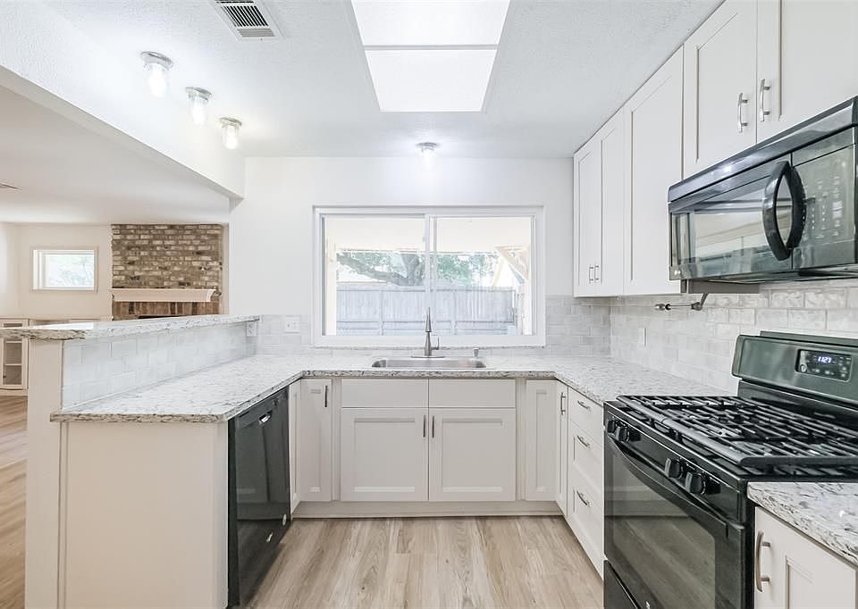 1st image of 15611 Echo Canyon Dr