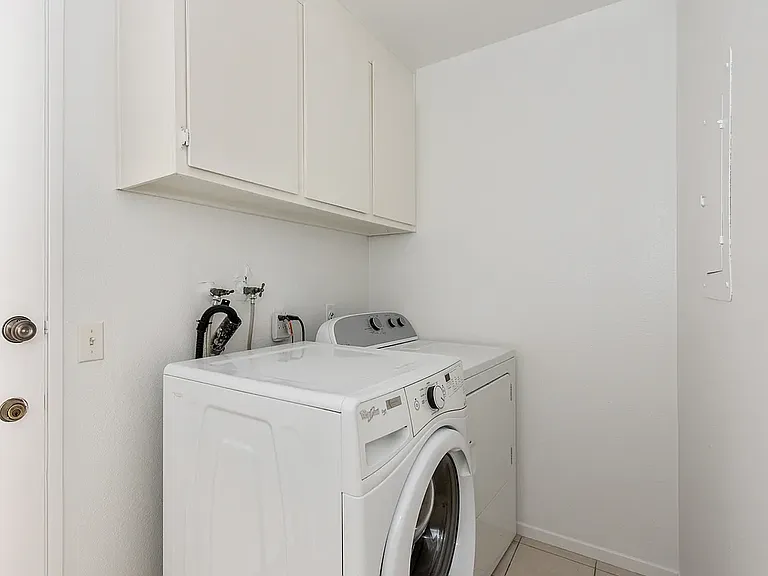 105 Stanford Ct — Photo 15