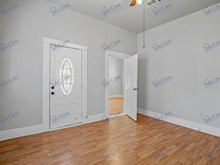 419 N Grand Ave #A — Photo 4