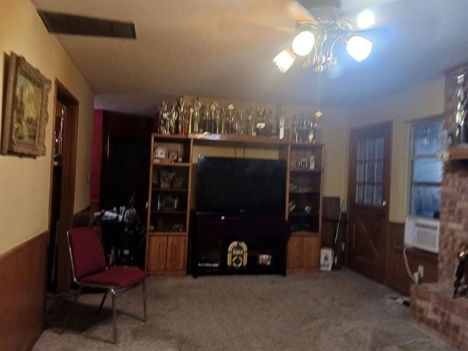 2nd image of 412 Sundown Dr