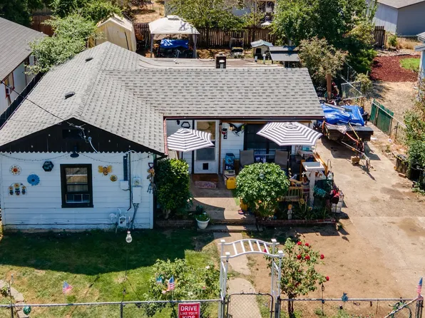 844 NE Johnson St, Myrtle Creek, OR 97457