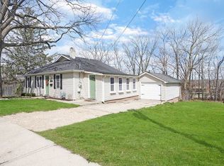 683 N Crystal St, Elgin, IL 60123