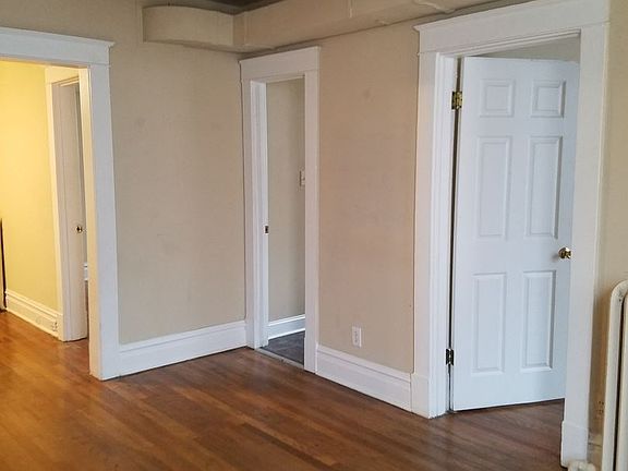 4th image of 2801 Montrose Ave APT D