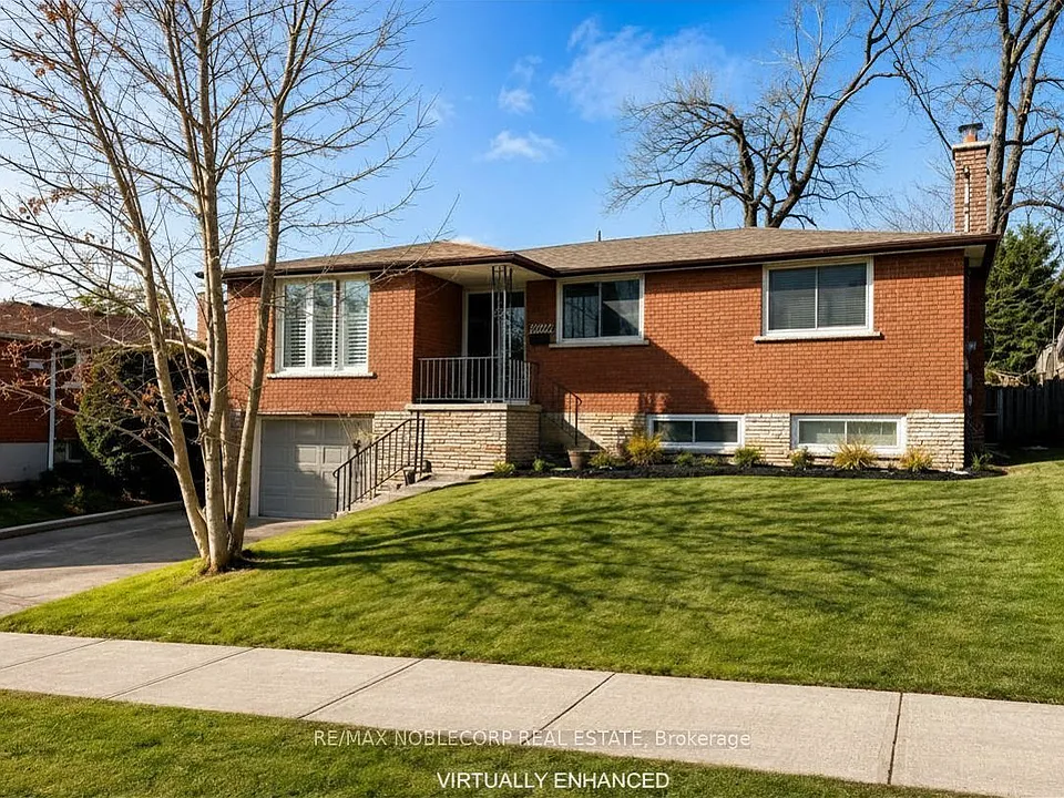 166 Collings Ave