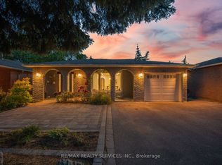 133 Romfield Circuit, Markham, ON L3T3H7