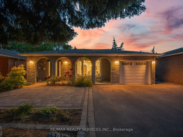 133 Romfield Circuit, Markham, ON L3T 3H7