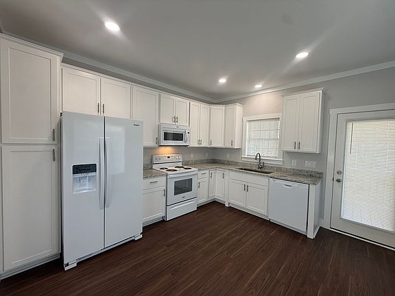 4th image of 9 Broadstone Ln