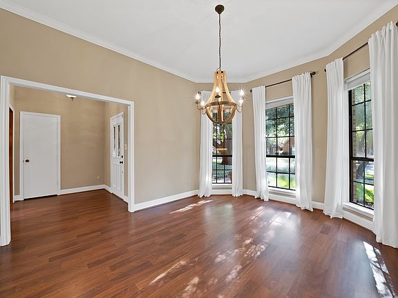 4th image of 2114 Brandeis Dr