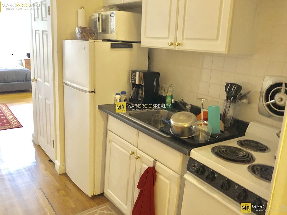 2nd image of 528 Beacon St #10