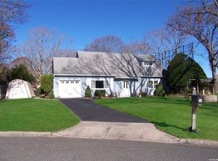 3 Peggy Ct, Centereach, NY 11720