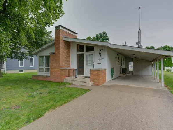 110 E Van Allen St, Tuscola, IL 61953