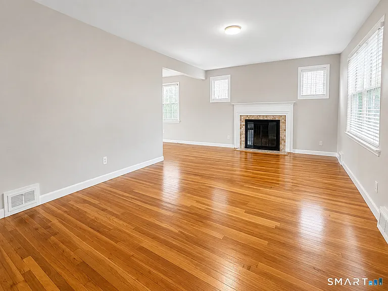 28 Lewis Ln — Photo 3