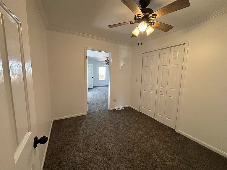 321 E Harden St — Photo 11