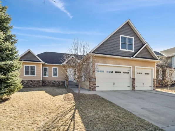 1523 Sparrow Rd, Waconia, MN 55387