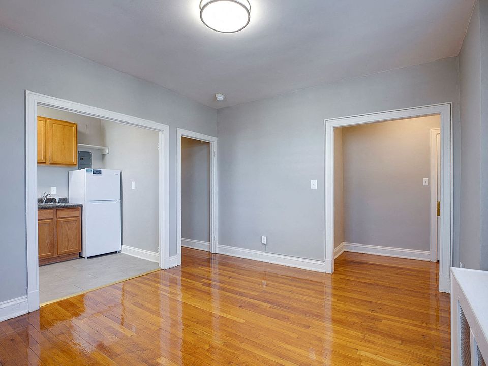 One-bedroom living and dining