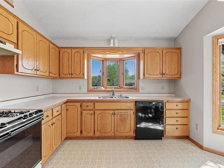 14389 Eveleth Ave — Photo 6