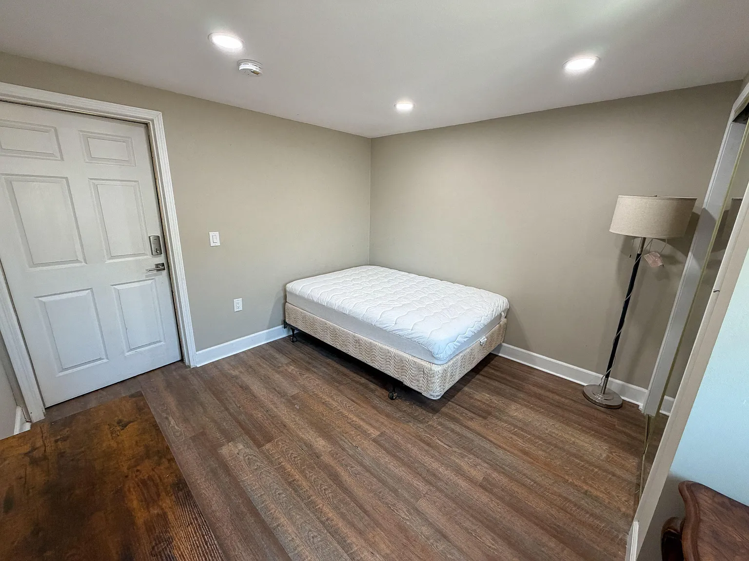 4 bed, 3.0 bath, 2500 sqft, $1,135 — Photo 1