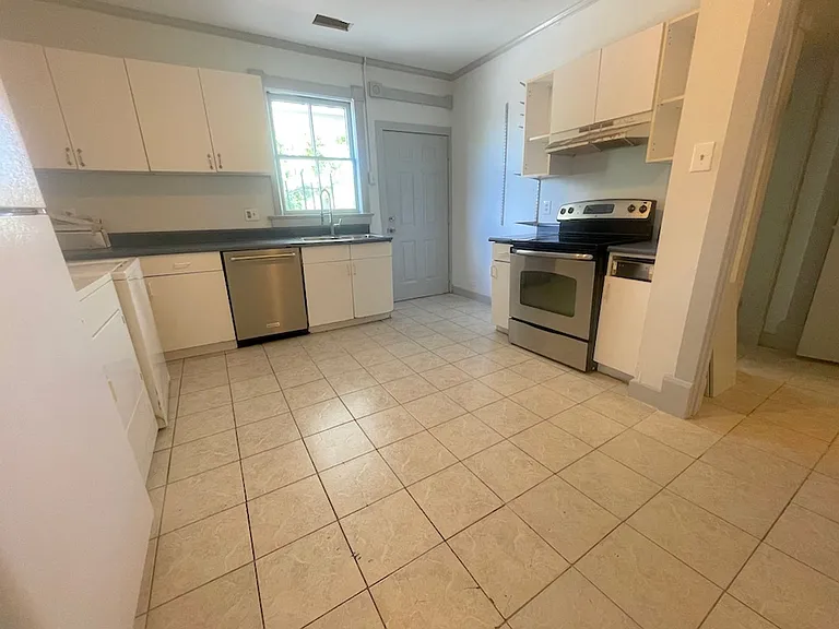406 E Duffy St — Photo 6