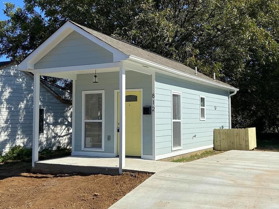 1st image of 1444 Hyde Park Blvd