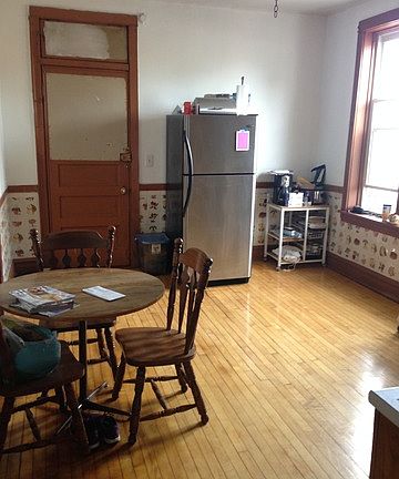 3rd image of 826 N Maplewood Ave
