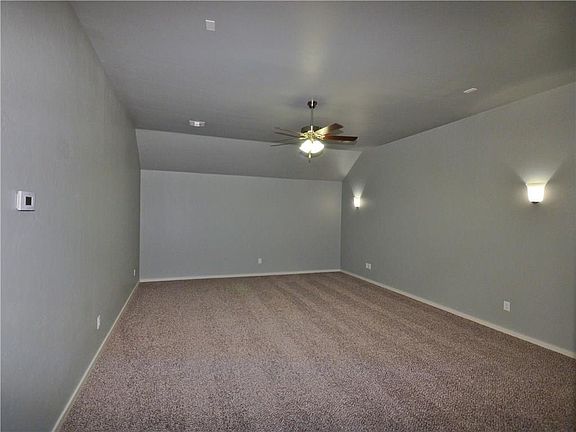5th image of 9104 SW 34th St