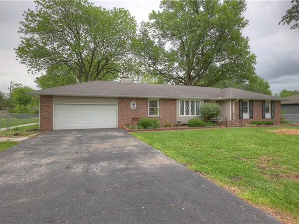 724 N Leonard St, Girard, KS 66743