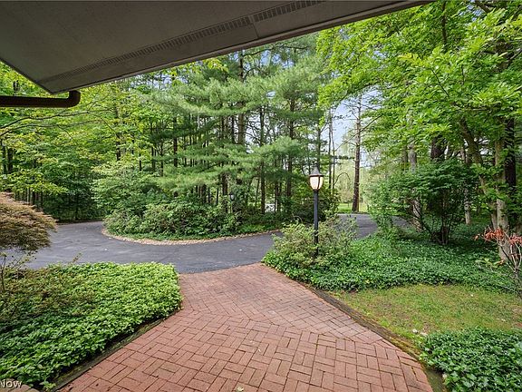 4th image of 38500 Chagrin Blvd