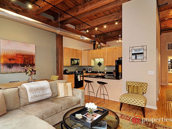 Kitchen / Living Room