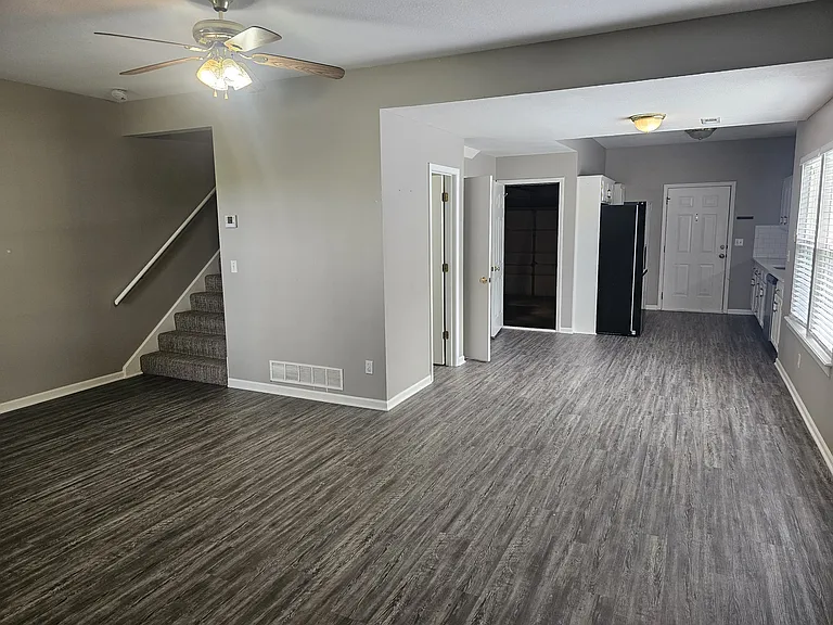 21531 S Peculiar Dr — Photo 2