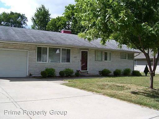 1205 Cambridge Dr photo 1