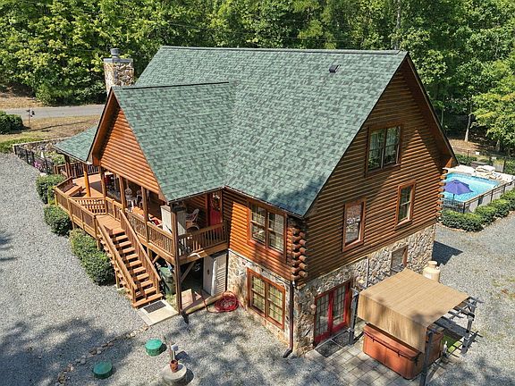 3rd image of 528 Manchester Road