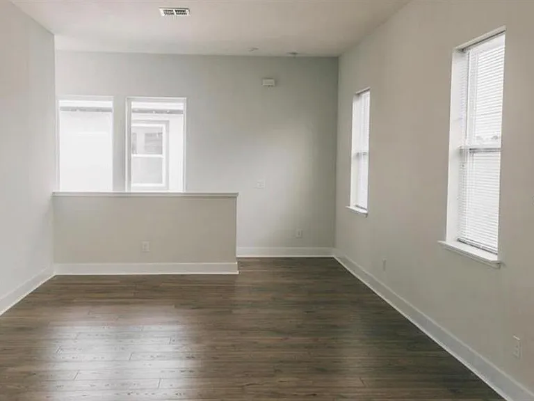 6824 Bridgman St — Photo 2