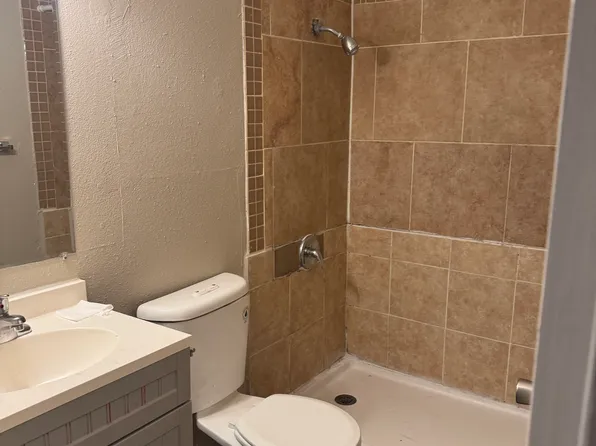 6754 Middle Oaks Dr, San Antonio, TX 78227