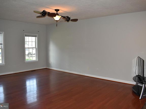 5th image of 4018 Derbyshire Ln