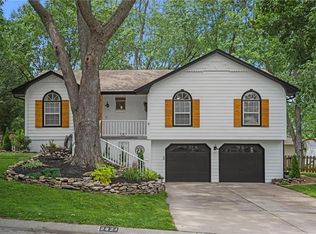 2421 NW Acorn Dr, Blue Springs, MO 64014