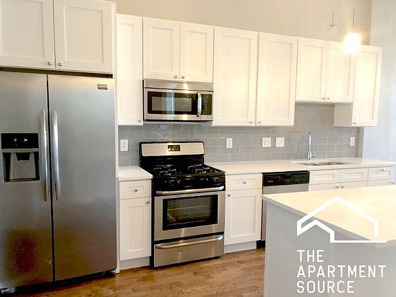 5th image of 7064 N Clark St #202