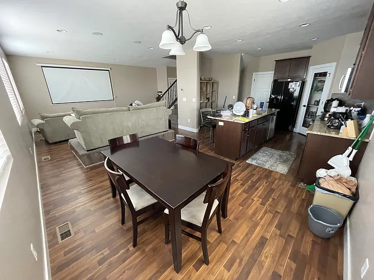 S Willow Creek Dr — Photo 5