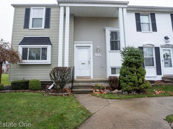 37538 Charter Oaks Blvd, Clinton Township, MI 48036