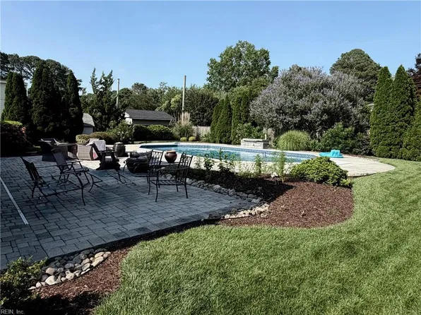 816 Queen Elizabeth Dr, Virginia Beach, VA 23452